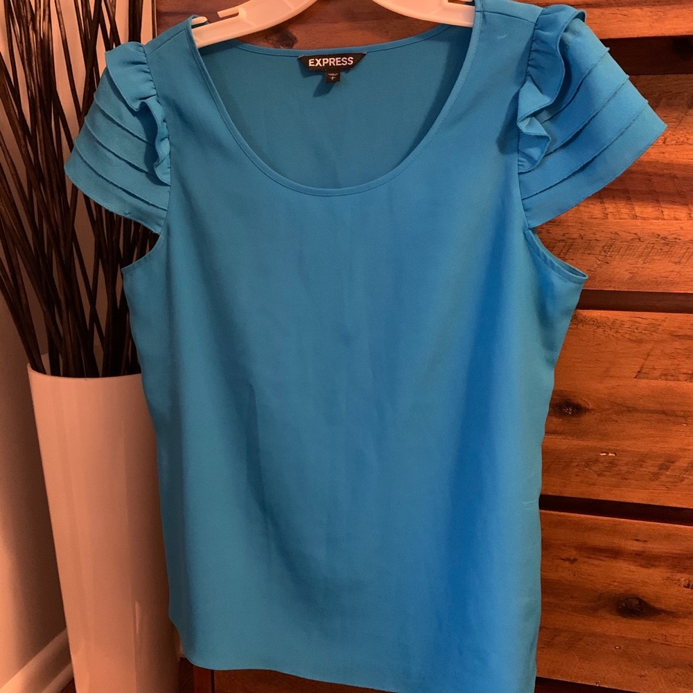 Ruffle Sleeve Express Top